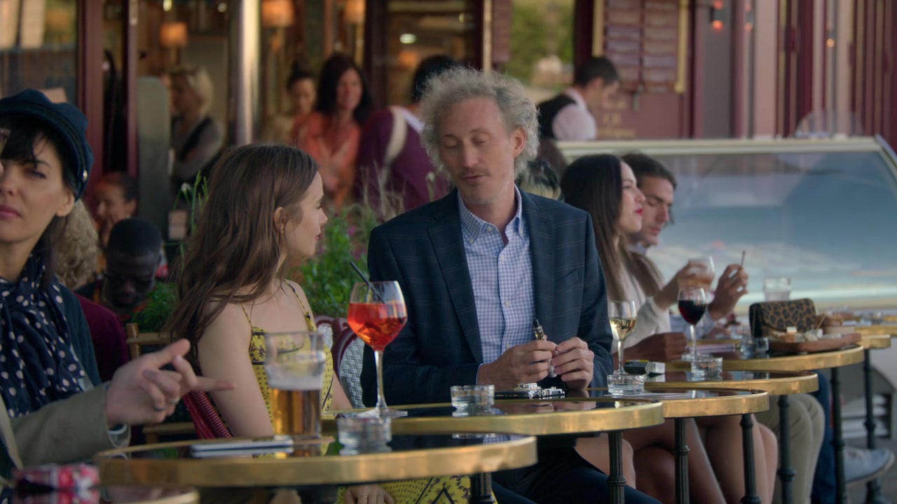 Emily_in_Paris_S01E01_Emily_in_Paris_720p_NF_WEB-DL_DDP5_1_x264-BTN_2373.jpg