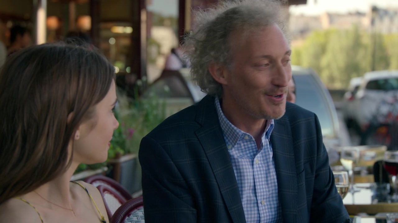 Emily_in_Paris_S01E01_Emily_in_Paris_720p_NF_WEB-DL_DDP5_1_x264-BTN_2383.jpg