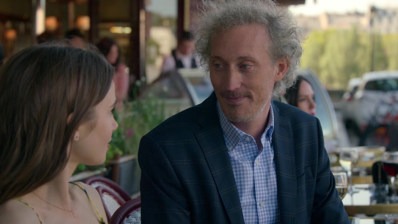 Emily_in_Paris_S01E01_Emily_in_Paris_720p_NF_WEB-DL_DDP5_1_x264-BTN_2385.jpg