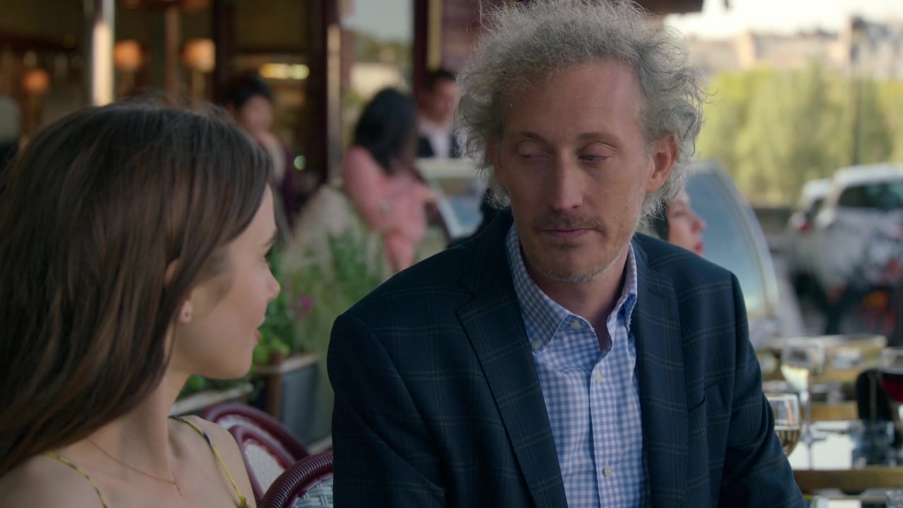 Emily_in_Paris_S01E01_Emily_in_Paris_720p_NF_WEB-DL_DDP5_1_x264-BTN_2387.jpg