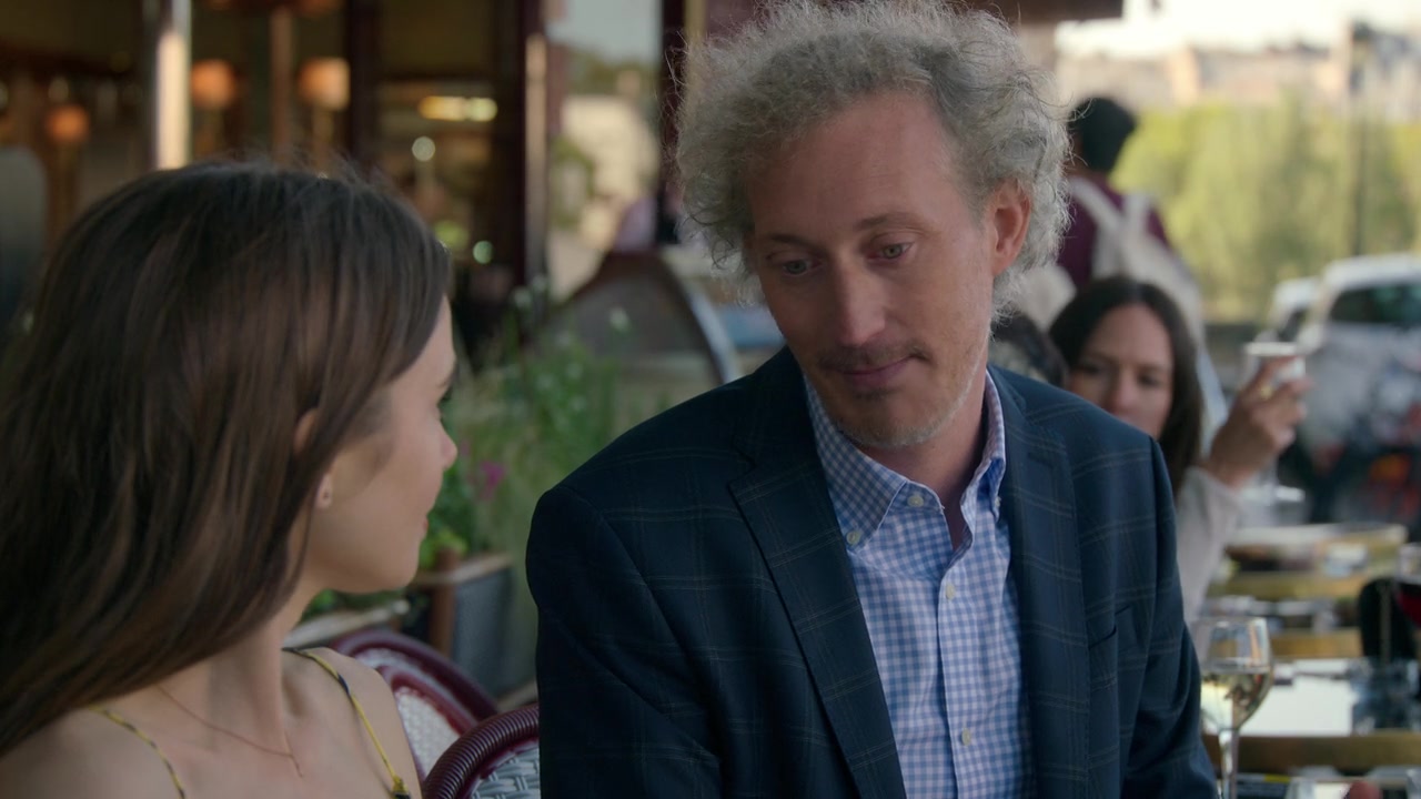 Emily_in_Paris_S01E01_Emily_in_Paris_720p_NF_WEB-DL_DDP5_1_x264-BTN_2396.jpg