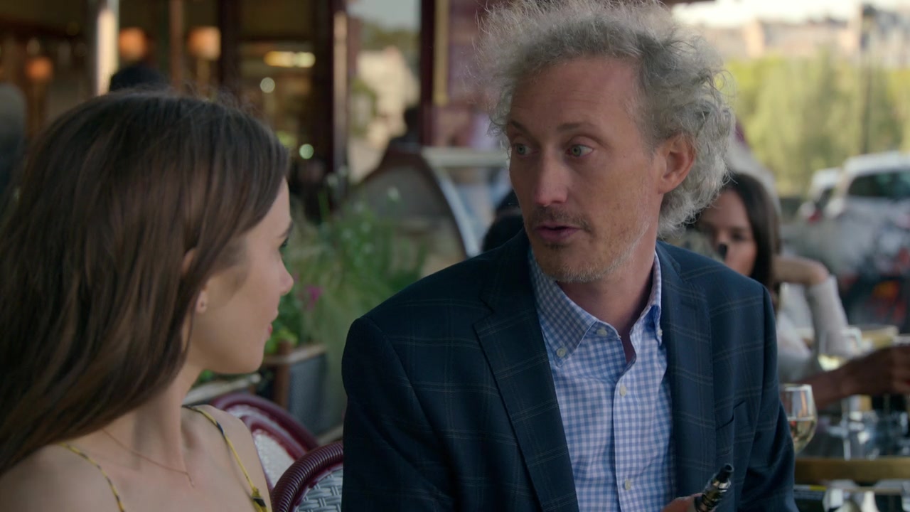 Emily_in_Paris_S01E01_Emily_in_Paris_720p_NF_WEB-DL_DDP5_1_x264-BTN_2418.jpg