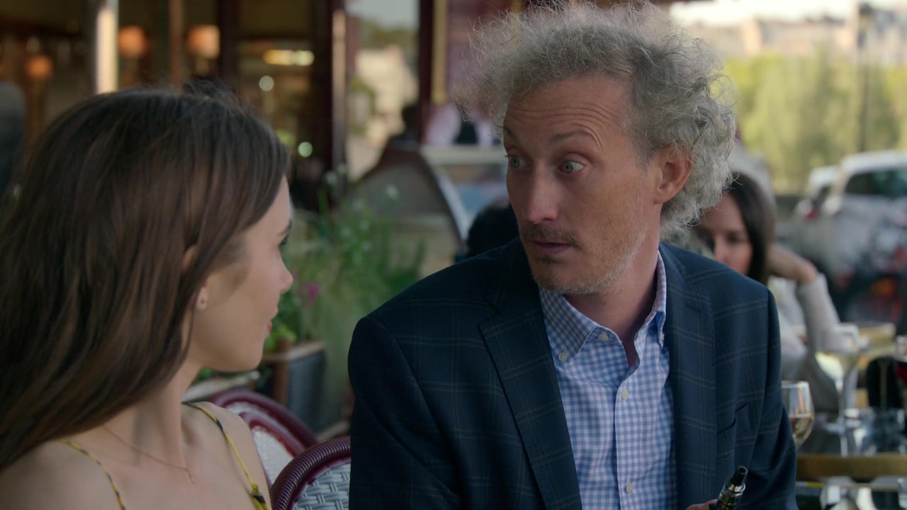 Emily_in_Paris_S01E01_Emily_in_Paris_720p_NF_WEB-DL_DDP5_1_x264-BTN_2420.jpg