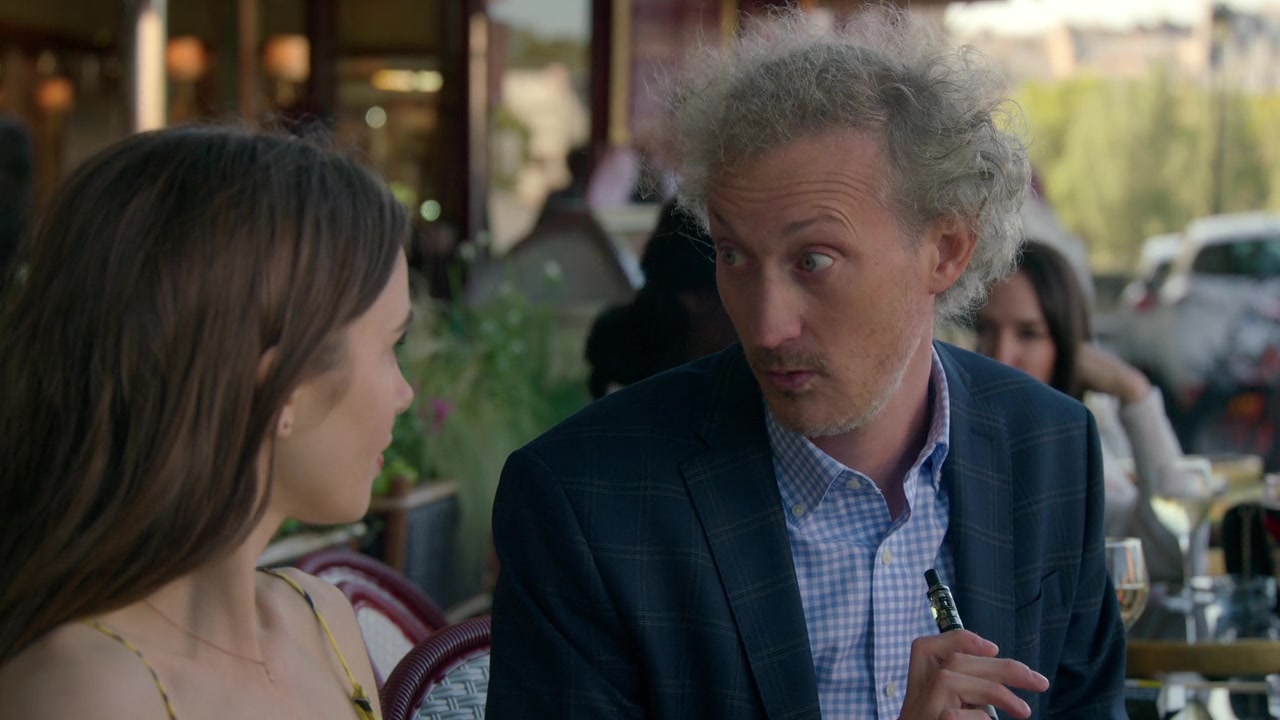 Emily_in_Paris_S01E01_Emily_in_Paris_720p_NF_WEB-DL_DDP5_1_x264-BTN_2421.jpg