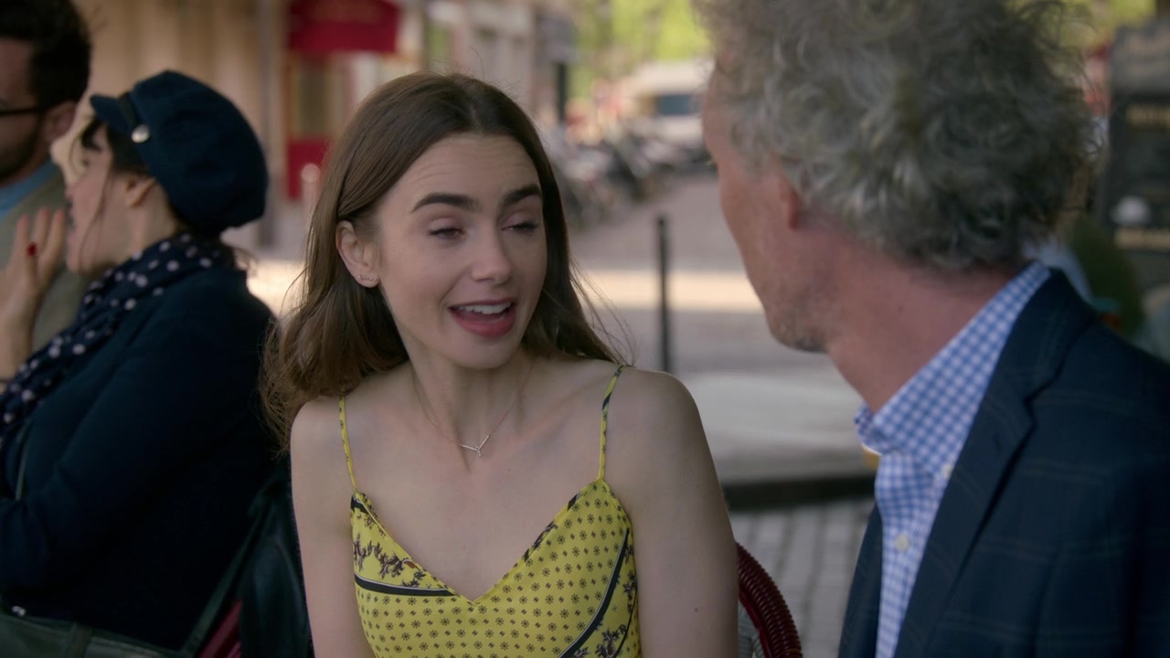 Emily_in_Paris_S01E01_Emily_in_Paris_720p_NF_WEB-DL_DDP5_1_x264-BTN_2442.jpg