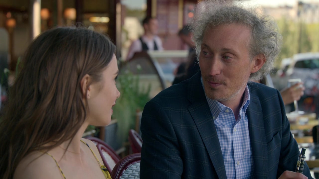 Emily_in_Paris_S01E01_Emily_in_Paris_720p_NF_WEB-DL_DDP5_1_x264-BTN_2470.jpg