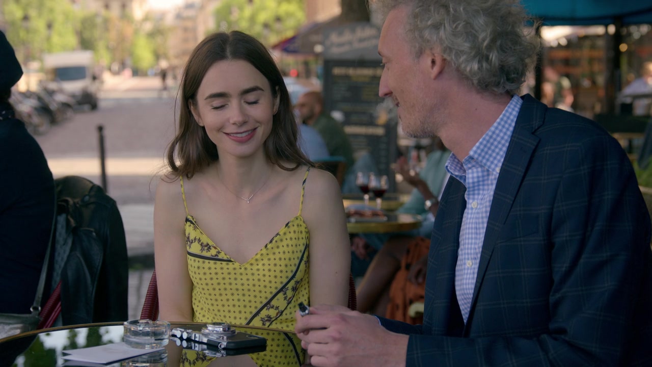 Emily_in_Paris_S01E01_Emily_in_Paris_720p_NF_WEB-DL_DDP5_1_x264-BTN_2515.jpg