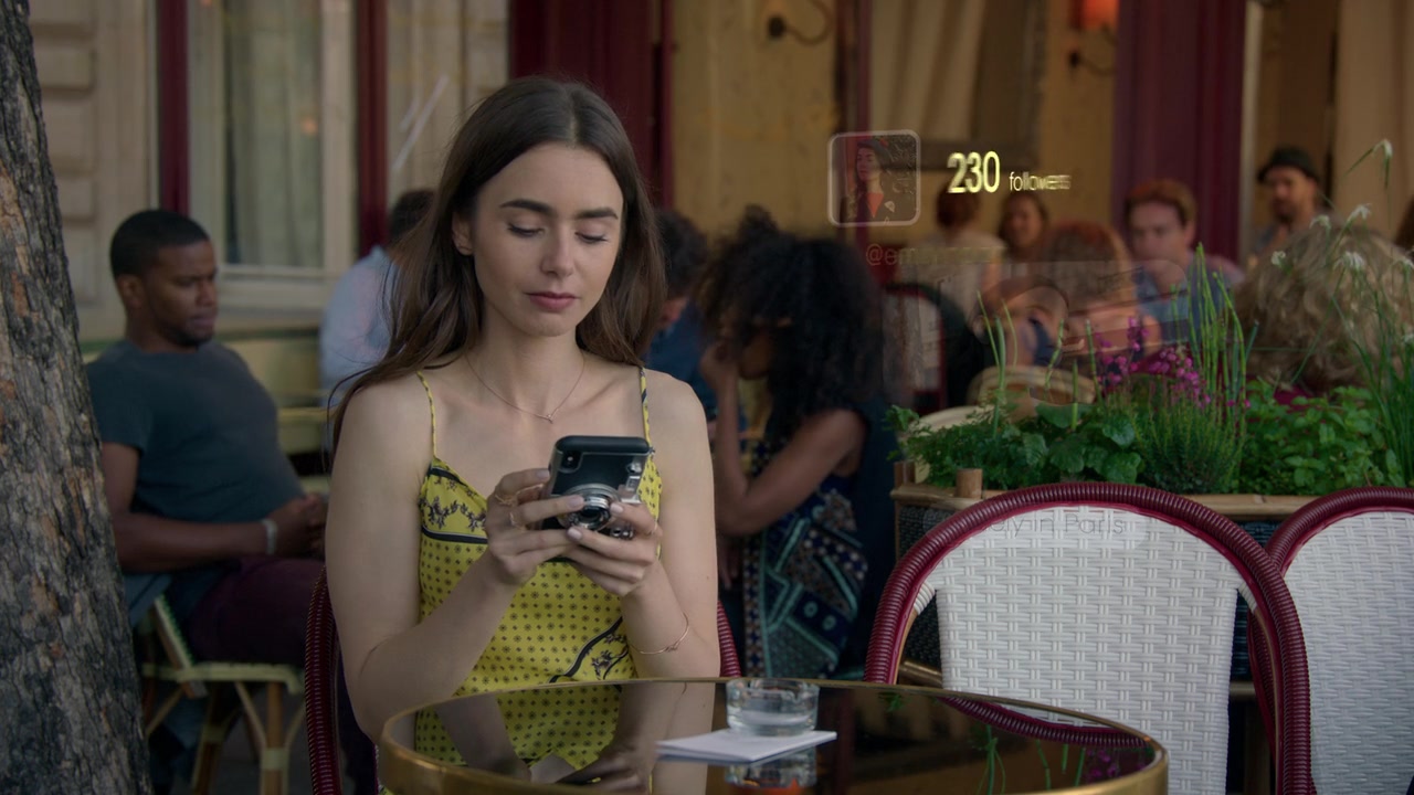 Emily_in_Paris_S01E01_Emily_in_Paris_720p_NF_WEB-DL_DDP5_1_x264-BTN_2558.jpg