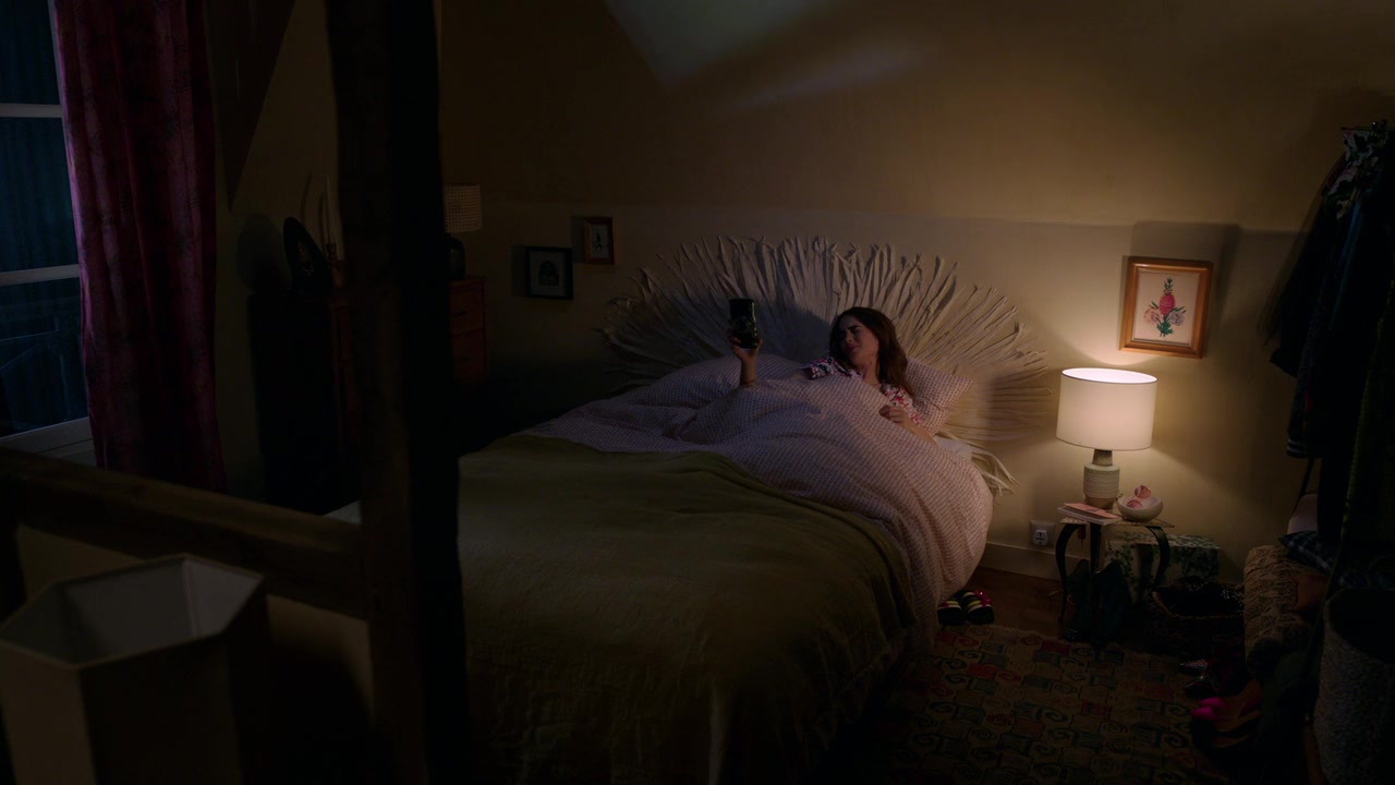 Emily_in_Paris_S01E01_Emily_in_Paris_720p_NF_WEB-DL_DDP5_1_x264-BTN_2583.jpg Emily_in_Paris_S01E01_Emily_in_Paris_720p_NF_WEB-DL_DDP5_1_x264-BTN_2583.jpg