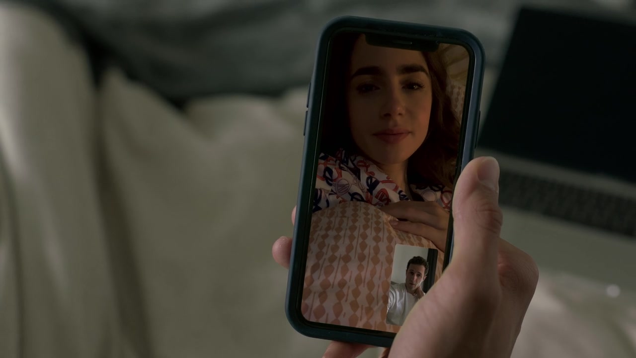 Emily_in_Paris_S01E01_Emily_in_Paris_720p_NF_WEB-DL_DDP5_1_x264-BTN_2601.jpg