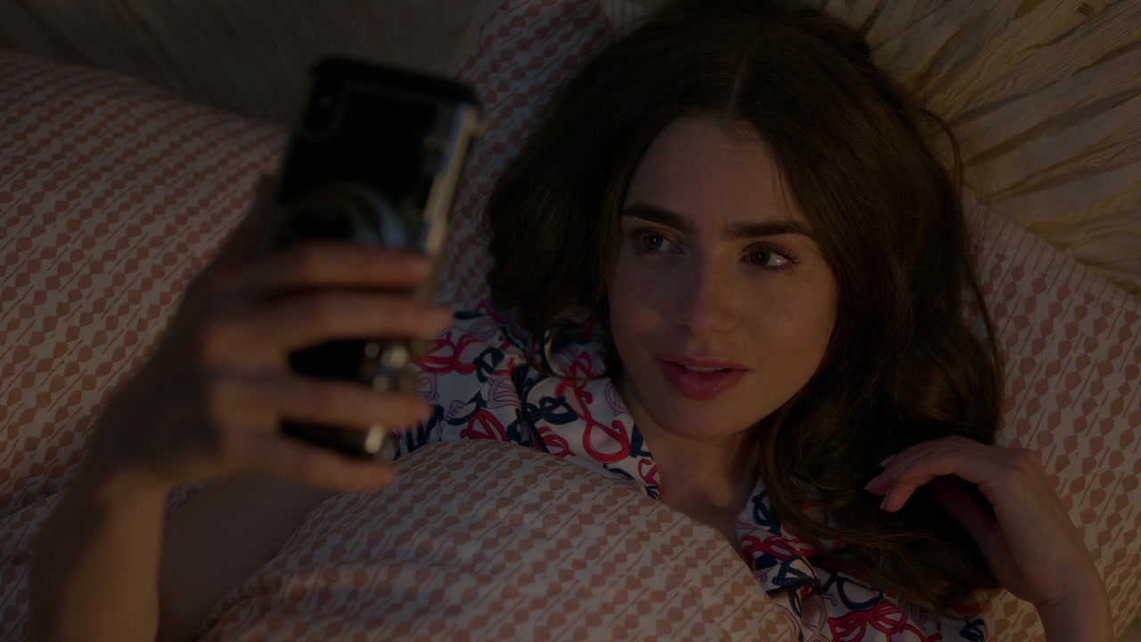 Emily_in_Paris_S01E01_Emily_in_Paris_720p_NF_WEB-DL_DDP5_1_x264-BTN_2639.jpg