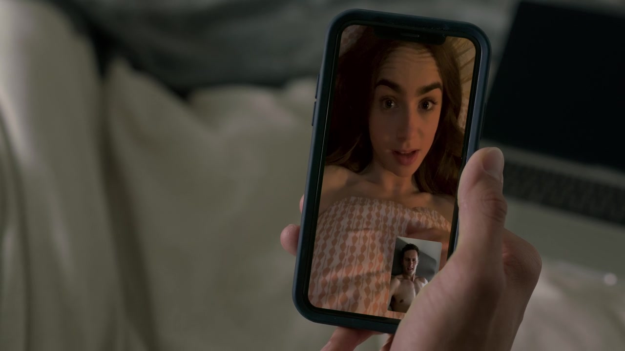 Emily_in_Paris_S01E01_Emily_in_Paris_720p_NF_WEB-DL_DDP5_1_x264-BTN_2660.jpg