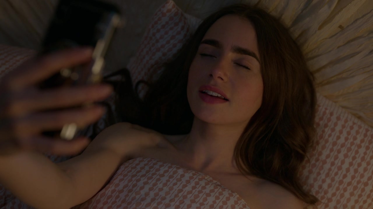 Emily_in_Paris_S01E01_Emily_in_Paris_720p_NF_WEB-DL_DDP5_1_x264-BTN_2697.jpg