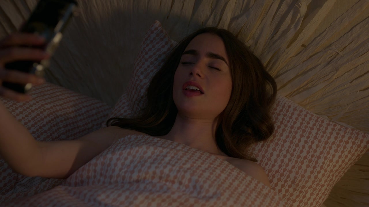 Emily_in_Paris_S01E01_Emily_in_Paris_720p_NF_WEB-DL_DDP5_1_x264-BTN_2716.jpg