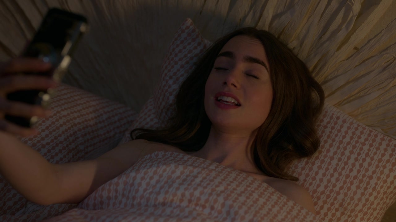 Emily_in_Paris_S01E01_Emily_in_Paris_720p_NF_WEB-DL_DDP5_1_x264-BTN_2720.jpg
