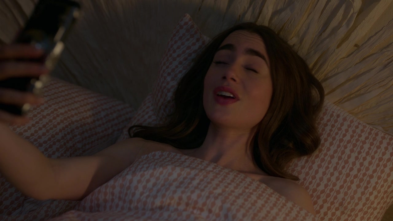 Emily_in_Paris_S01E01_Emily_in_Paris_720p_NF_WEB-DL_DDP5_1_x264-BTN_2721.jpg