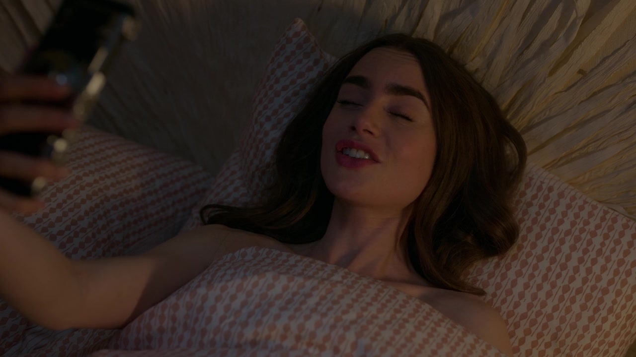 Emily_in_Paris_S01E01_Emily_in_Paris_720p_NF_WEB-DL_DDP5_1_x264-BTN_2723.jpg