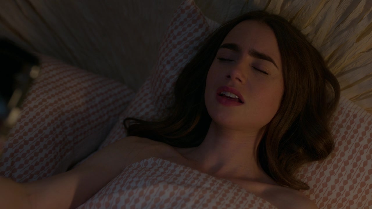 Emily_in_Paris_S01E01_Emily_in_Paris_720p_NF_WEB-DL_DDP5_1_x264-BTN_2734.jpg