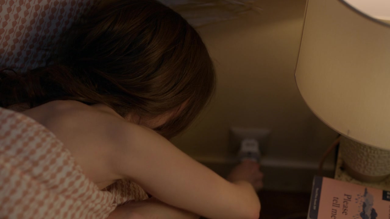 Emily_in_Paris_S01E01_Emily_in_Paris_720p_NF_WEB-DL_DDP5_1_x264-BTN_2780.jpg