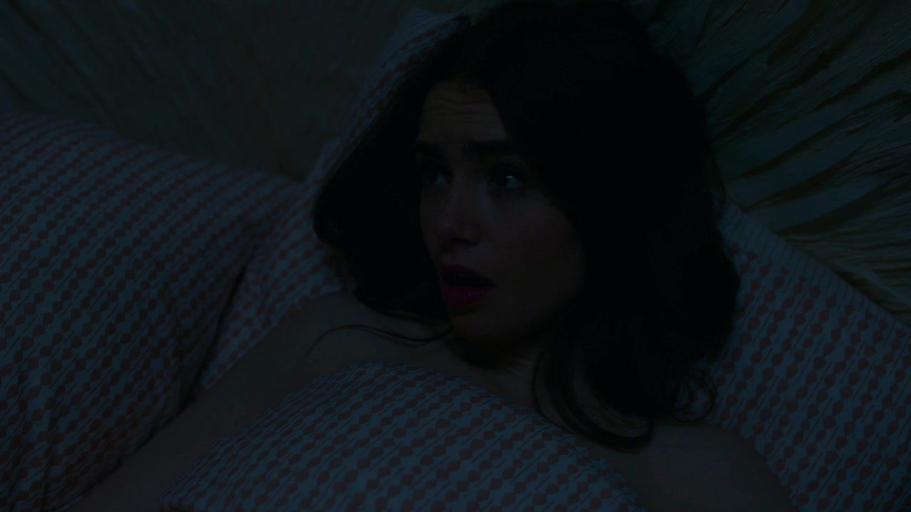 Emily_in_Paris_S01E01_Emily_in_Paris_720p_NF_WEB-DL_DDP5_1_x264-BTN_2795.jpg