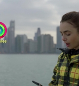Emily_in_Paris_S01E01_Emily_in_Paris_720p_NF_WEB-DL_DDP5_1_x264-BTN_0051.jpg