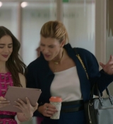 Emily_in_Paris_S01E01_Emily_in_Paris_720p_NF_WEB-DL_DDP5_1_x264-BTN_0078.jpg