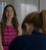 Emily_in_Paris_S01E01_Emily_in_Paris_720p_NF_WEB-DL_DDP5_1_x264-BTN_0108.jpg