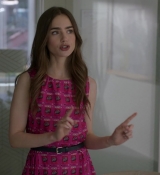 Emily_in_Paris_S01E01_Emily_in_Paris_720p_NF_WEB-DL_DDP5_1_x264-BTN_0137.jpg
