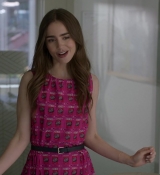 Emily_in_Paris_S01E01_Emily_in_Paris_720p_NF_WEB-DL_DDP5_1_x264-BTN_0145.jpg