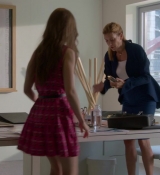 Emily_in_Paris_S01E01_Emily_in_Paris_720p_NF_WEB-DL_DDP5_1_x264-BTN_0168.jpg