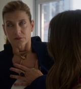 Emily_in_Paris_S01E01_Emily_in_Paris_720p_NF_WEB-DL_DDP5_1_x264-BTN_0202.jpg