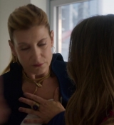 Emily_in_Paris_S01E01_Emily_in_Paris_720p_NF_WEB-DL_DDP5_1_x264-BTN_0203.jpg