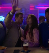 Emily_in_Paris_S01E01_Emily_in_Paris_720p_NF_WEB-DL_DDP5_1_x264-BTN_0235.jpg