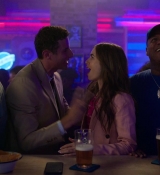 Emily_in_Paris_S01E01_Emily_in_Paris_720p_NF_WEB-DL_DDP5_1_x264-BTN_0240.jpg