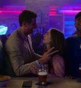 Emily_in_Paris_S01E01_Emily_in_Paris_720p_NF_WEB-DL_DDP5_1_x264-BTN_0241.jpg