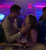 Emily_in_Paris_S01E01_Emily_in_Paris_720p_NF_WEB-DL_DDP5_1_x264-BTN_0242.jpg