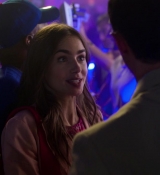 Emily_in_Paris_S01E01_Emily_in_Paris_720p_NF_WEB-DL_DDP5_1_x264-BTN_0259.jpg