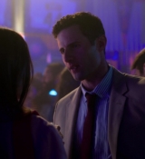 Emily_in_Paris_S01E01_Emily_in_Paris_720p_NF_WEB-DL_DDP5_1_x264-BTN_0260.jpg