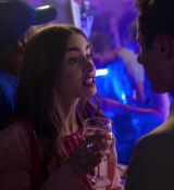 Emily_in_Paris_S01E01_Emily_in_Paris_720p_NF_WEB-DL_DDP5_1_x264-BTN_0262.jpg