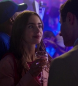 Emily_in_Paris_S01E01_Emily_in_Paris_720p_NF_WEB-DL_DDP5_1_x264-BTN_0266.jpg
