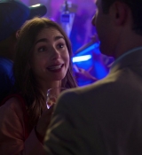 Emily_in_Paris_S01E01_Emily_in_Paris_720p_NF_WEB-DL_DDP5_1_x264-BTN_0276.jpg