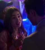 Emily_in_Paris_S01E01_Emily_in_Paris_720p_NF_WEB-DL_DDP5_1_x264-BTN_0331.jpg