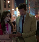 Emily_in_Paris_S01E01_Emily_in_Paris_720p_NF_WEB-DL_DDP5_1_x264-BTN_0367.jpg