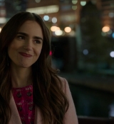 Emily_in_Paris_S01E01_Emily_in_Paris_720p_NF_WEB-DL_DDP5_1_x264-BTN_0408.jpg