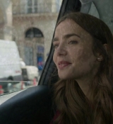 Emily_in_Paris_S01E01_Emily_in_Paris_720p_NF_WEB-DL_DDP5_1_x264-BTN_0470.jpg
