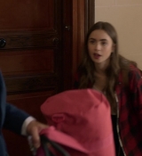 Emily_in_Paris_S01E01_Emily_in_Paris_720p_NF_WEB-DL_DDP5_1_x264-BTN_0568.jpg