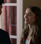 Emily_in_Paris_S01E01_Emily_in_Paris_720p_NF_WEB-DL_DDP5_1_x264-BTN_0693.jpg