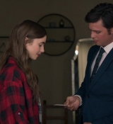 Emily_in_Paris_S01E01_Emily_in_Paris_720p_NF_WEB-DL_DDP5_1_x264-BTN_0704.jpg