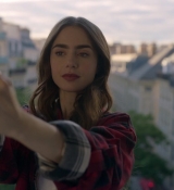 Emily_in_Paris_S01E01_Emily_in_Paris_720p_NF_WEB-DL_DDP5_1_x264-BTN_0729.jpg
