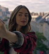 Emily_in_Paris_S01E01_Emily_in_Paris_720p_NF_WEB-DL_DDP5_1_x264-BTN_0730.jpg